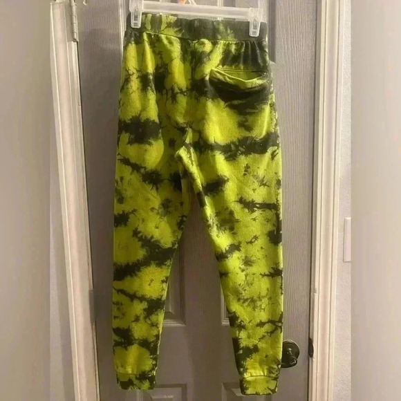 Disney The Nightmare Before Christmas Oogie Boogie Tie Dye Glow in the dark XS - Picture 6 of 11